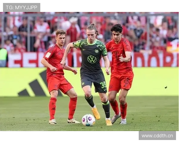 拜仁内部矛盾加剧,主帅与新援冲突反映战术分歧与管理问题对球队表现造成影响 拜仁内部矛盾加剧,主帅与新援冲突反映战术分歧与管理问题对球队表现造成影响